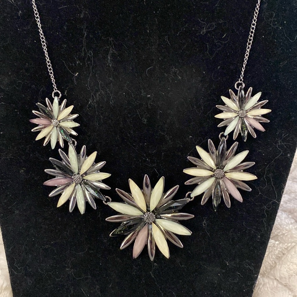 Metallic Sparkly Flower Necklace
